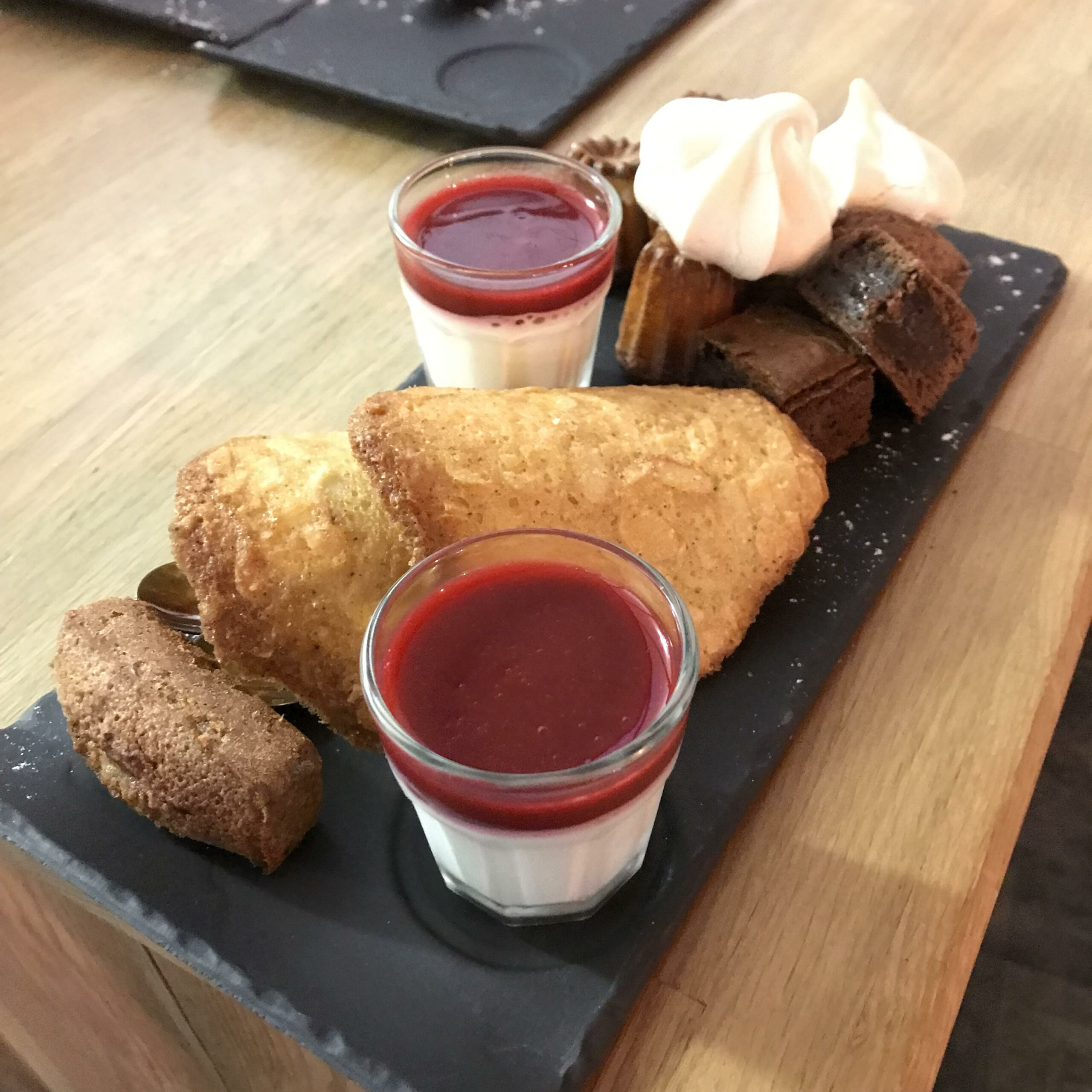 Chez MéMé - Restaurant à Villefontaine, Restaurant traditionnel à Villefontaine, Salon de thé à Villefontaine, Bar ambiance DJ à Villefontaine, Location de salle en nord-Isère